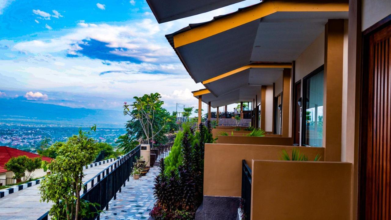 Bukit Indah Doda Hotel & Resorts Palu Esterno foto