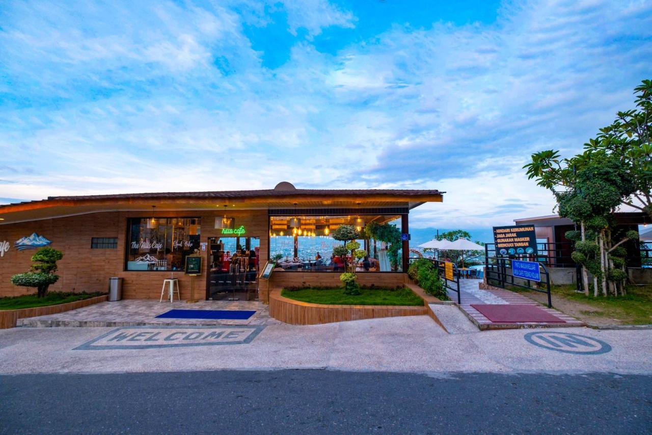 Bukit Indah Doda Hotel & Resorts Palu Esterno foto