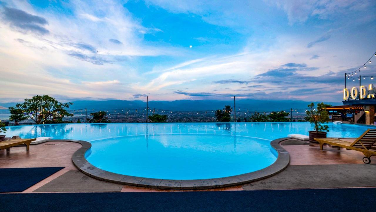 Bukit Indah Doda Hotel & Resorts Palu Esterno foto