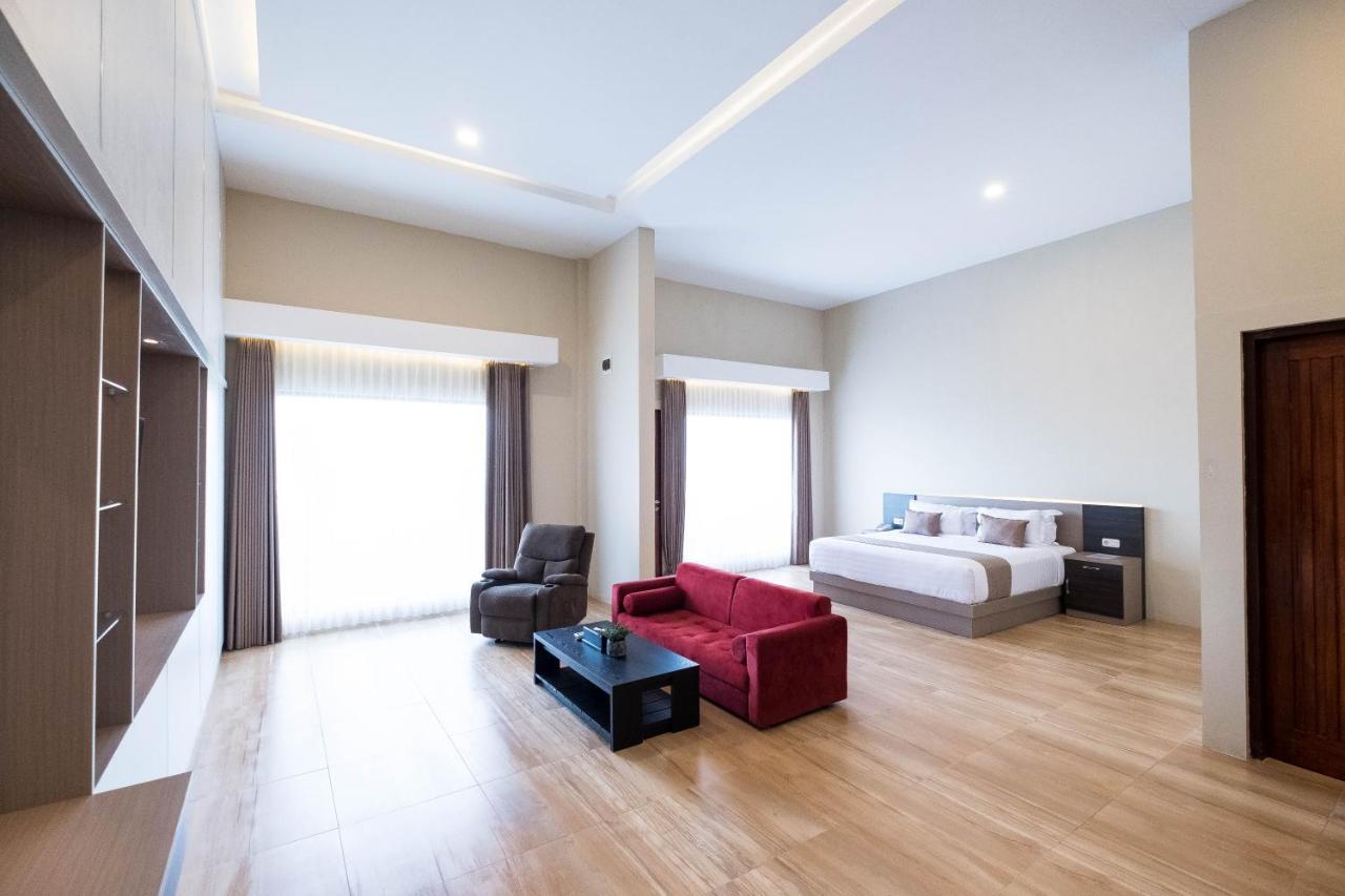 Bukit Indah Doda Hotel & Resorts Palu Esterno foto