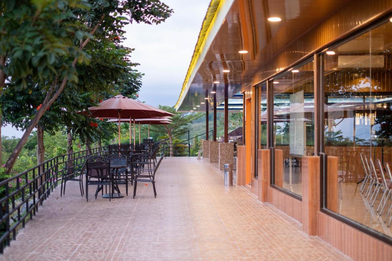 Bukit Indah Doda Hotel & Resorts Palu Esterno foto
