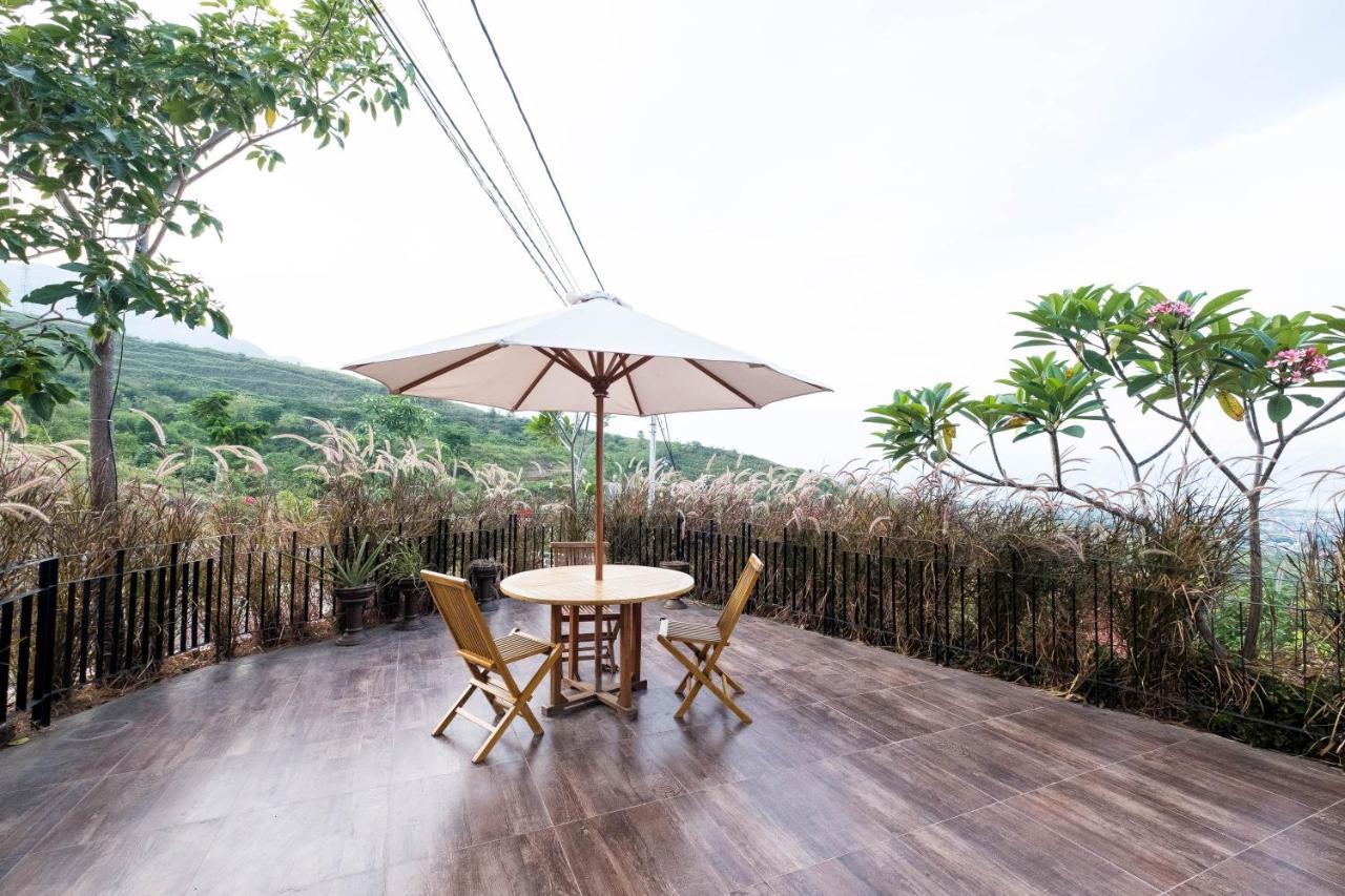 Bukit Indah Doda Hotel & Resorts Palu Esterno foto