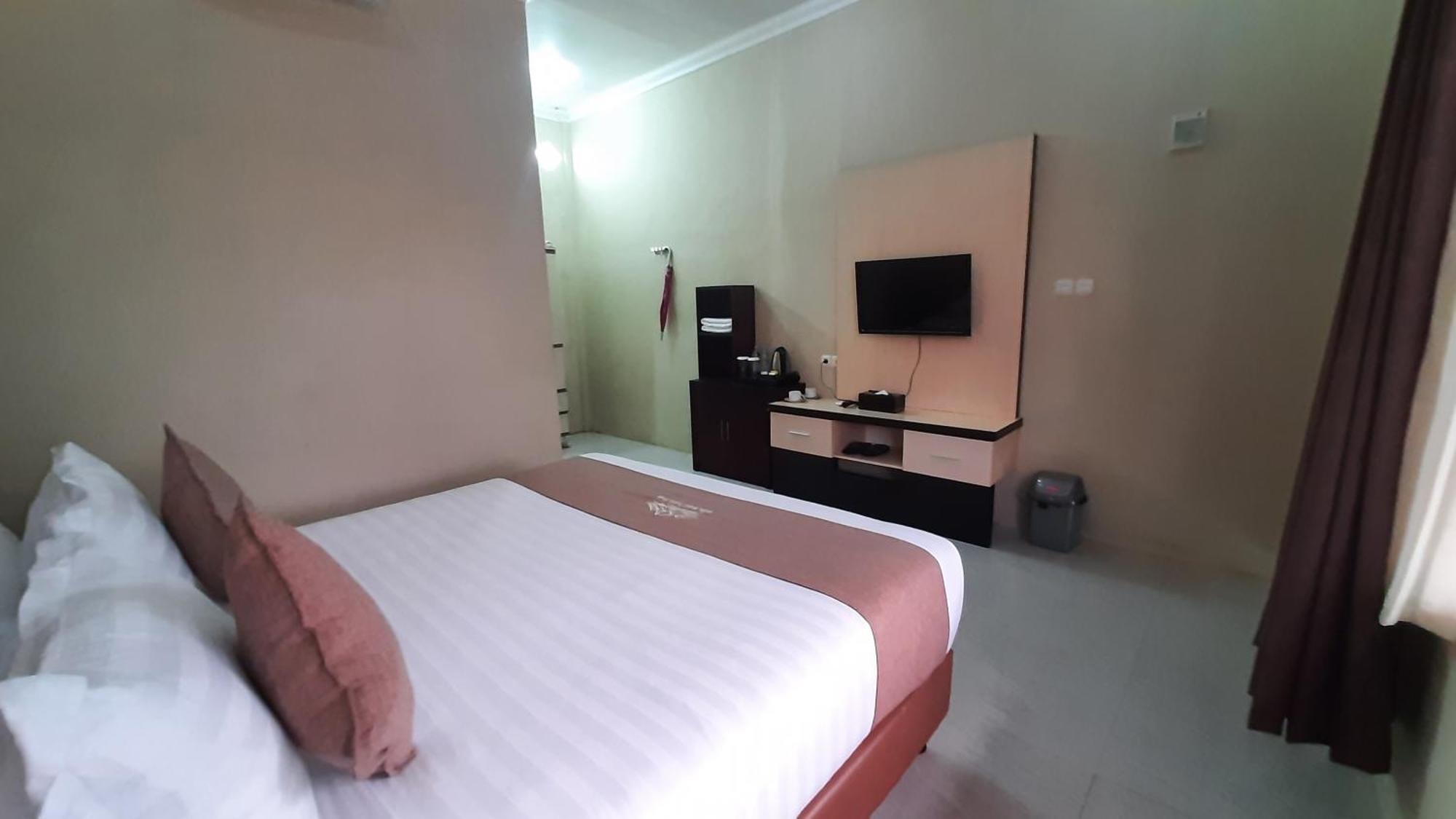 Bukit Indah Doda Hotel & Resorts Palu Esterno foto