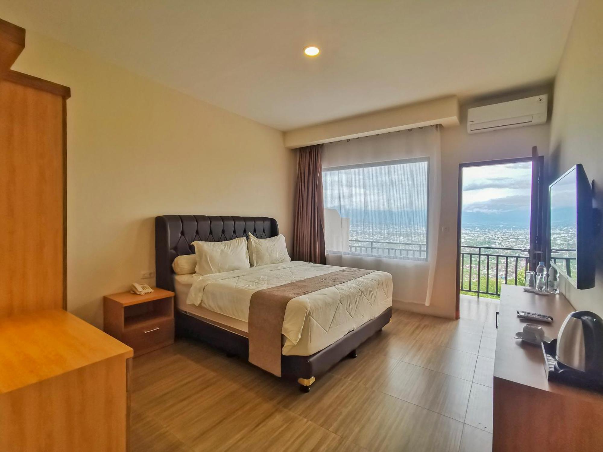 Bukit Indah Doda Hotel & Resorts Palu Esterno foto